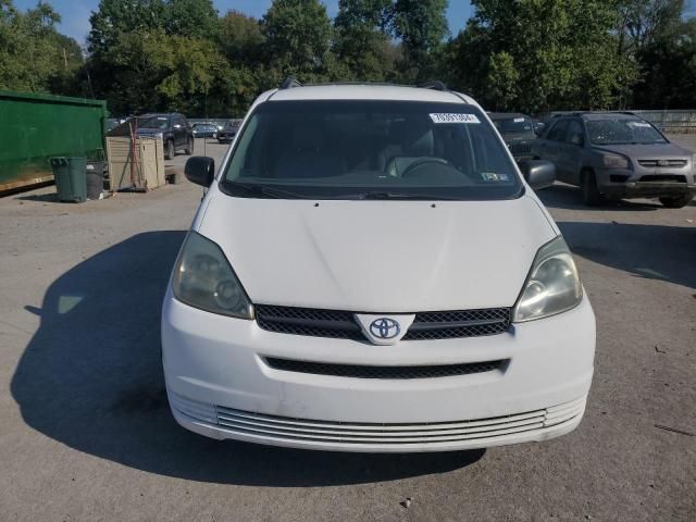 2004 Toyota Sienna CE