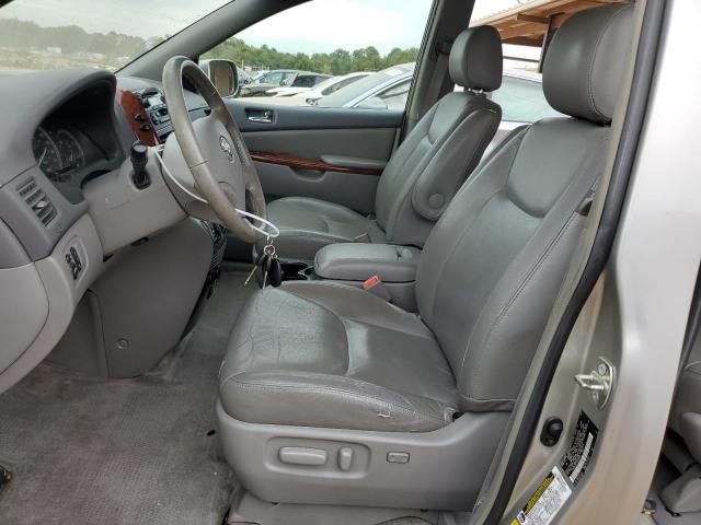 2005 Toyota Sienna XLE