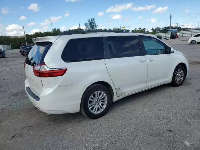 2015 Toyota Sienna XLE