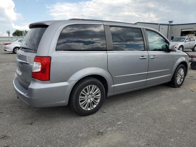 2016 Chrysler Town & Country Touring L