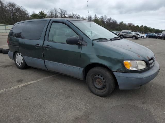 2000 Toyota Sienna CE