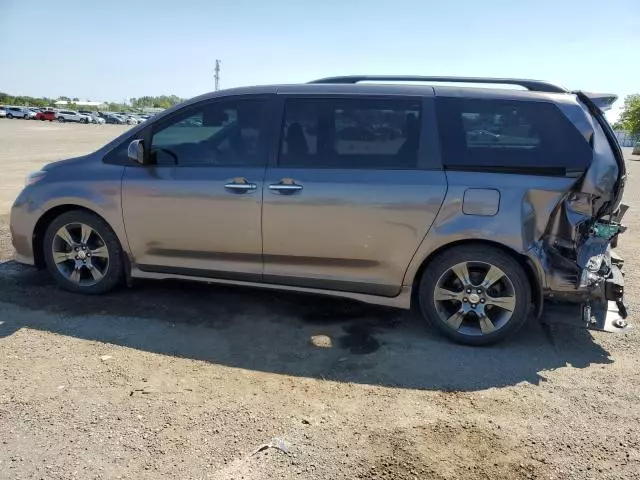 2016 Toyota Sienna SE