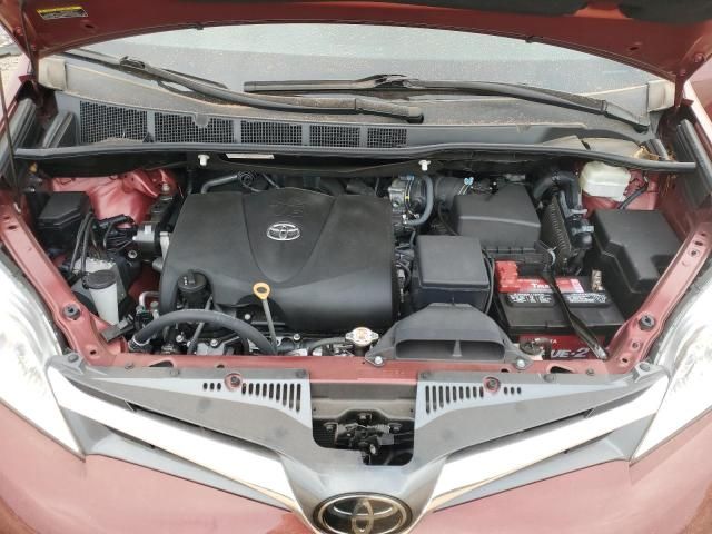 2020 Toyota Sienna XLE