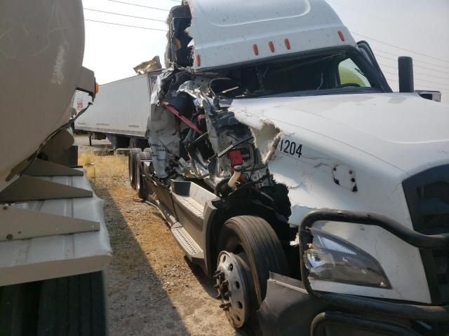 2020 Freightliner Cascadia 126