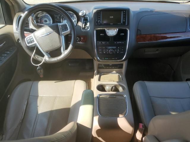 2014 Chrysler Town & Country Touring L