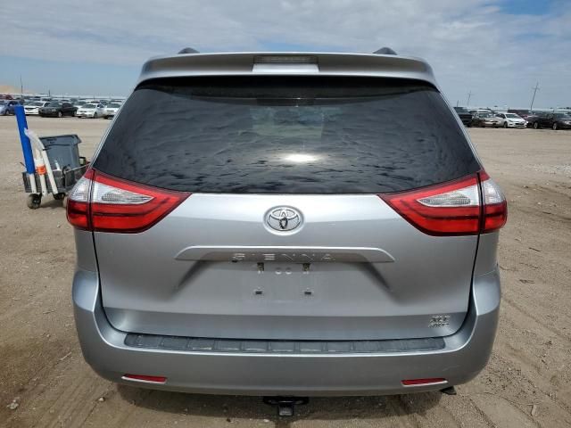 2017 Toyota Sienna XLE