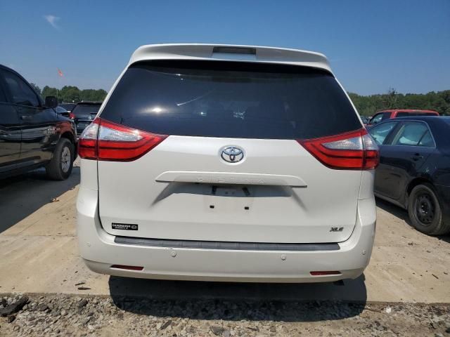 2016 Toyota Sienna XLE