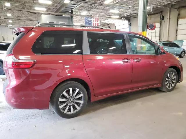 2020 Toyota Sienna XLE