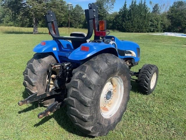 2005 New Holland Tractor