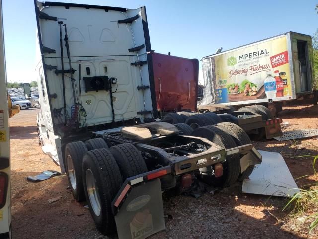 2019 Freightliner Cascadia 126