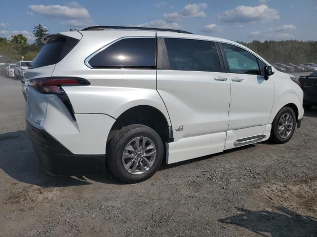 2022 Toyota Sienna XLE