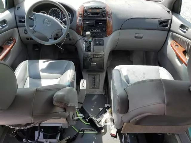 2005 Toyota Sienna XLE