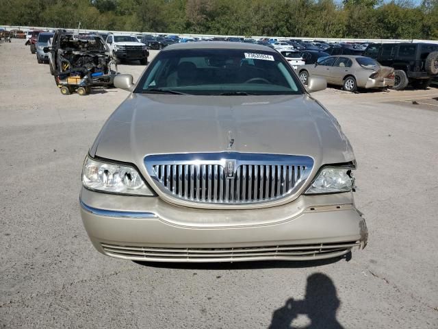 2005 Lincoln Town Car Signature