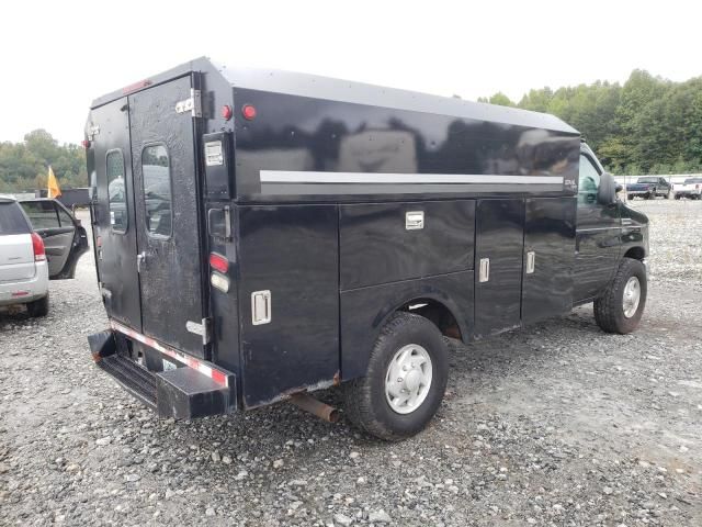 2011 Ford Econoline E350 Super Duty Cutaway Van