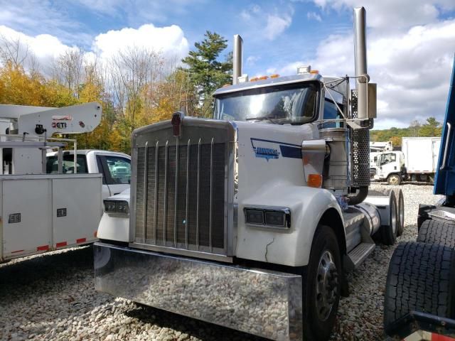 2010 Kenworth Construction W900