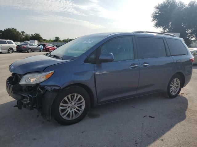 2015 Toyota Sienna XLE