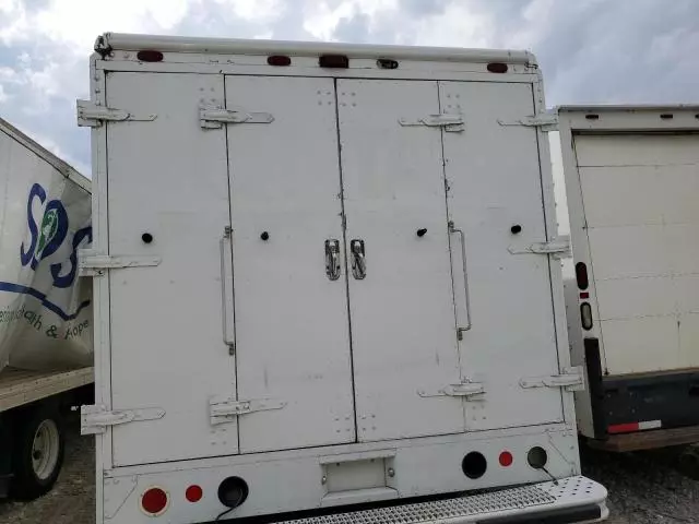 2005 Freightliner Chassis M Line WALK-IN Van