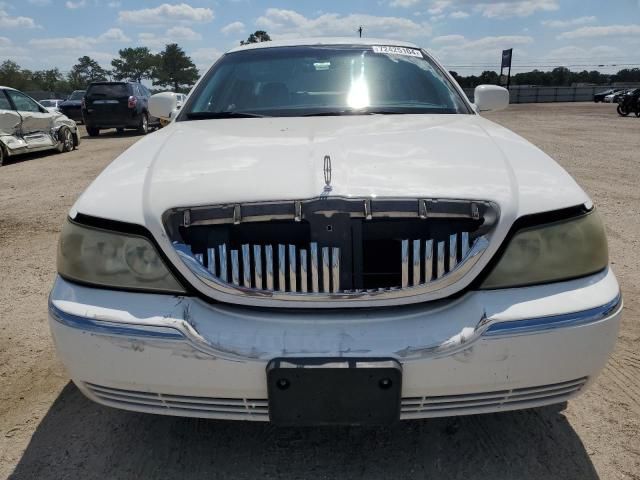 2006 Lincoln Town Car Signature Limited