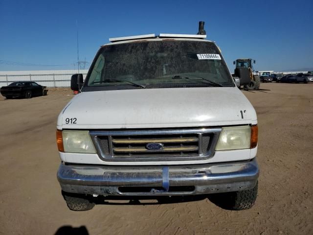 2004 Ford Econoline E350 Super Duty Wagon