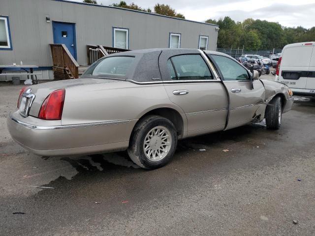 1999 Lincoln Town Car Signature