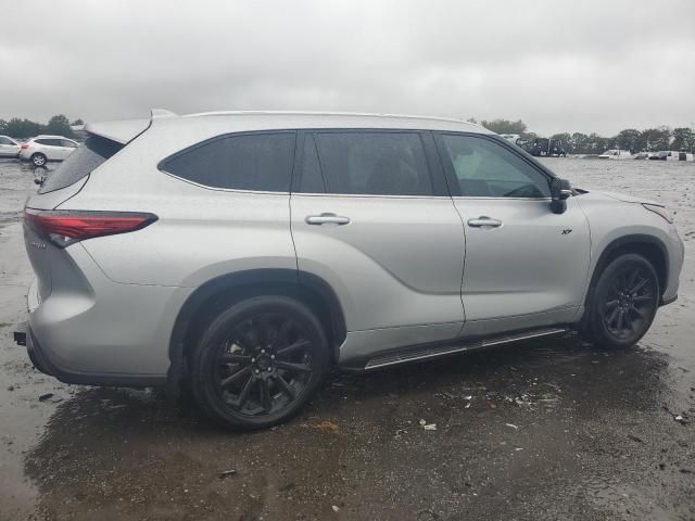 2022 Toyota Highlander Hybrid XLE