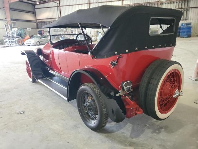 1920 Stutz Sedan