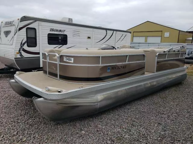 2011 Bennington Marine Pontoon