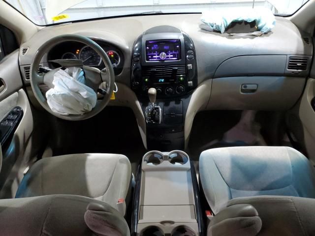 2004 Toyota Sienna CE