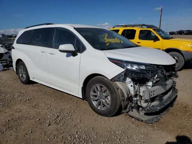 2022 Toyota Sienna LE