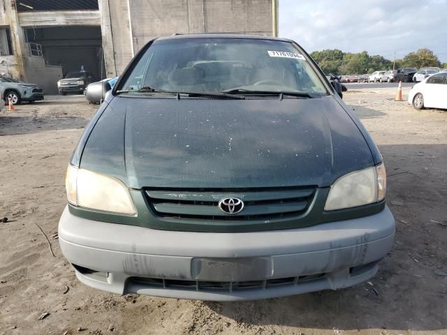 2001 Toyota Sienna LE