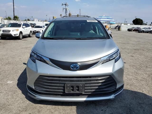 2021 Toyota Sienna LE