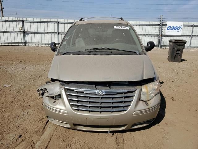 2005 Chrysler Town & Country Limited