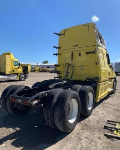 2019 Freightliner Cascadia 126