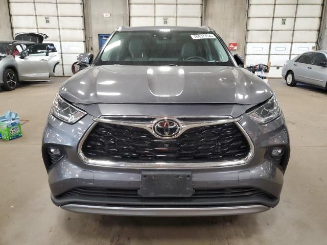 2022 Toyota Highlander Platinum