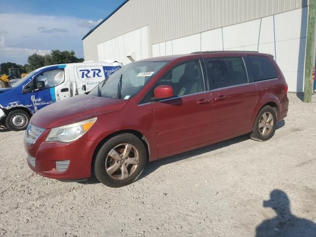 2011 Volkswagen Routan SE