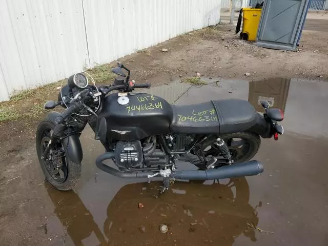 2018 Moto Guzzi V7 LL Ston