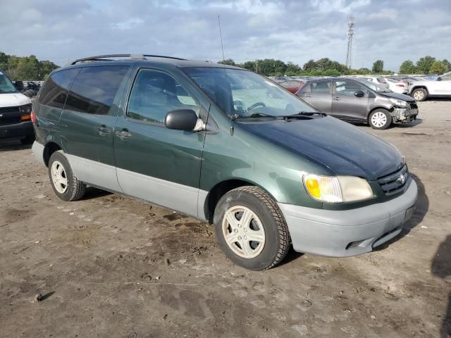 2001 Toyota Sienna LE