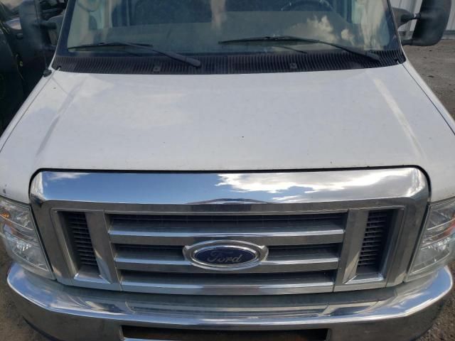 2012 Ford Econoline E350 Super Duty Cutaway Van