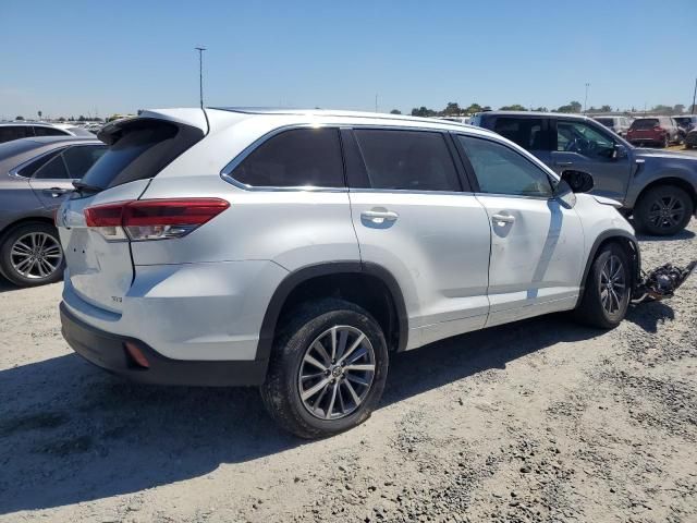 2017 Toyota Highlander SE