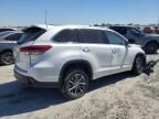 2017 Toyota Highlander SE