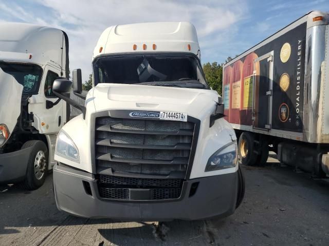 2019 Freightliner Cascadia 126