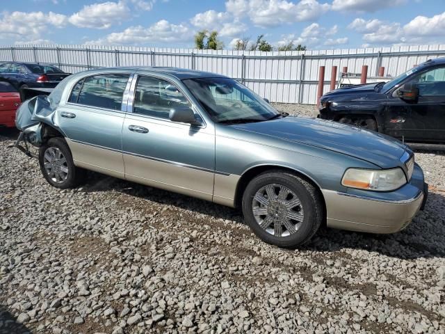 2005 Lincoln Town Car Signature Limited