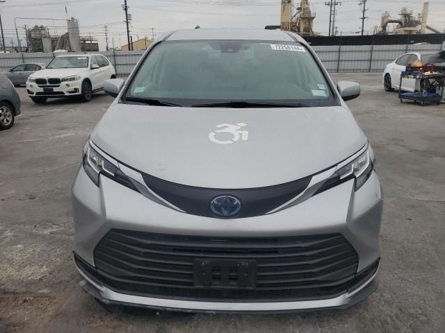 2021 Toyota Sienna LE