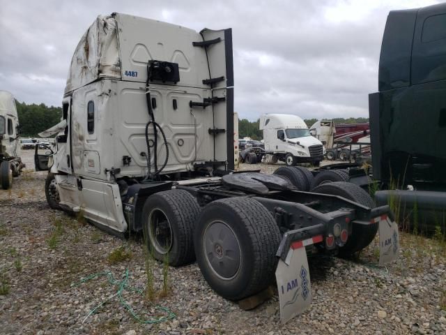 2021 Freightliner Cascadia 126