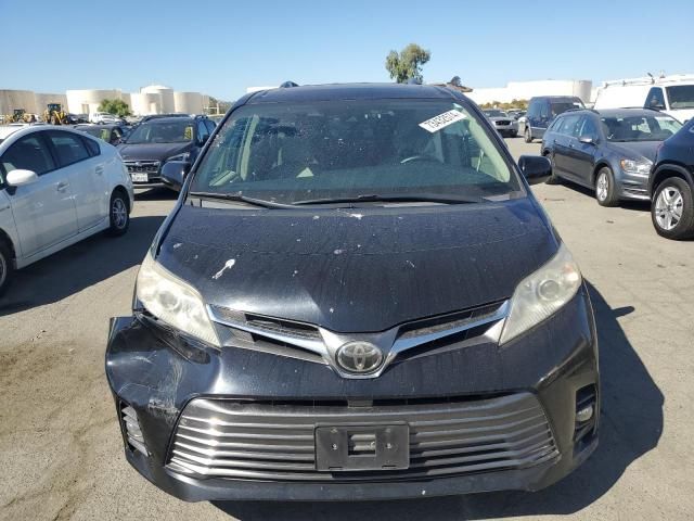 2018 Toyota Sienna XLE