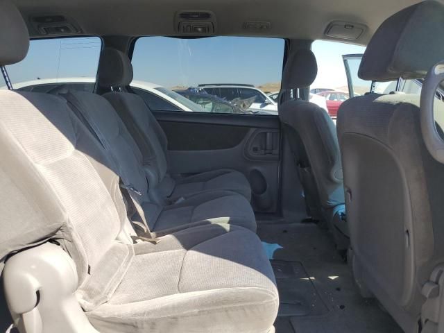 2004 Toyota Sienna CE