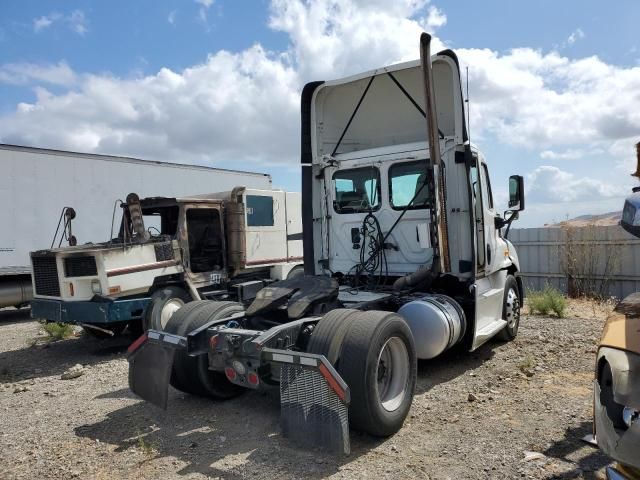 2014 Freightliner Cascadia 113