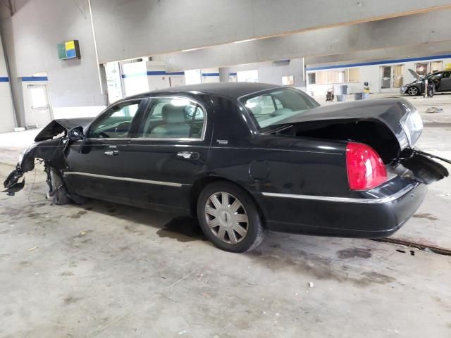 2005 Lincoln Town Car Signature Limited