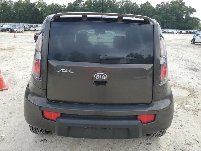 2010 KIA Soul +