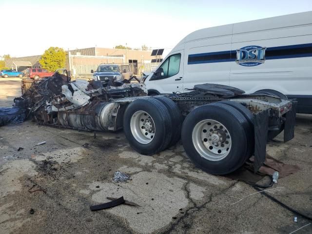 2019 Freightliner Cascadia 126